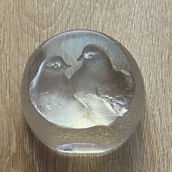 Mats Jonasson Sweden Crystal Glass Paperweight Lovebirds Doves Signed Rare - Picture 5 of 5